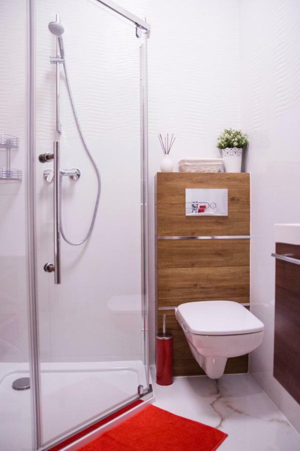 Jacuzzi Apartment Red คราคูฟ ภายนอก รูปภาพ