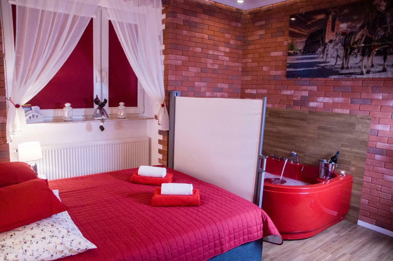 Jacuzzi Apartment Red คราคูฟ ภายนอก รูปภาพ