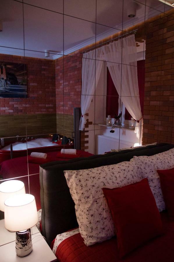 Jacuzzi Apartment Red คราคูฟ ภายนอก รูปภาพ