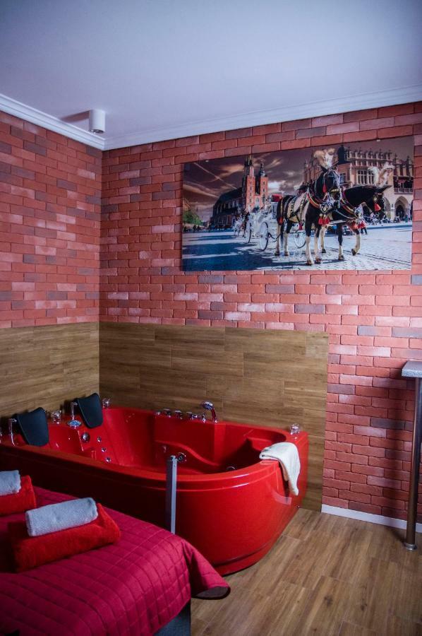 Jacuzzi Apartment Red คราคูฟ ภายนอก รูปภาพ